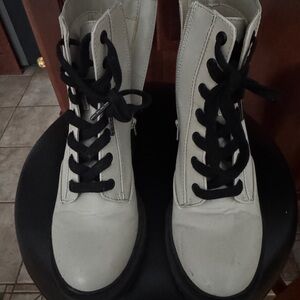 Stylish Lace-Up Boots with Black Laces